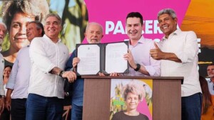 lula-visita-feira-ed-santos-acorda-cidade-2-300x169-1