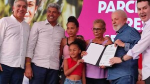 lula-visita-feira-ed-santos-acorda-cidade-300x169-1