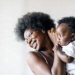 mulher-negra-bebe-negro-mae-foto-freepik-300x200-1