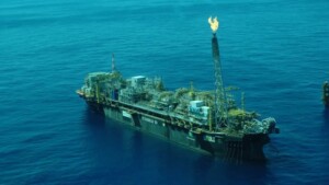 petrolio-300x169-1