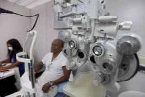 thumbnail_Foto-Mateus-PereiraGOVBA-oftalmologia-300x200-1