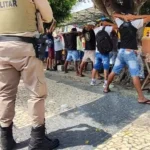 31zSxBRB-Policia-militar-realiza-operacao-na-Feira-do-Rolo-e-apreende-celulares-9-jpeg
