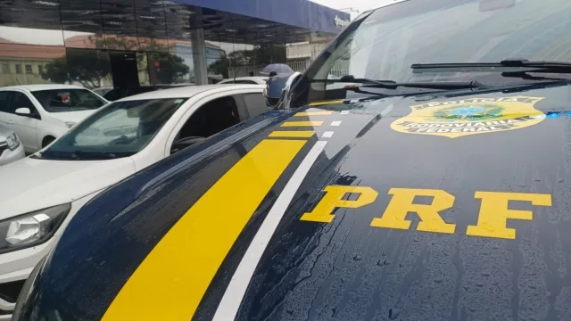 AVy0jSqU-PRF-ajuda-a-socorrer-crianca-em-Feira-de-Santana-jpg