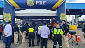 Acao-conjunta-na-BR-324-visa-reduzir-acidentes-e-mortes-no-transito-2-300x169-1