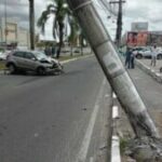 Colisao-carro-e-poste-Foto-Ed-Santos-Acorda-Cidade-2-300x169-1