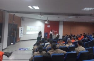 Conferencia-sobre-migrantes-e-refugiados-na-Unifacs-300x195-1