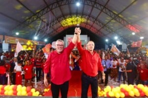 Convencao-homologa-candidatura-de-Derivaldo-e-Josias-a-reeleicao-em-Irara-300x200-1