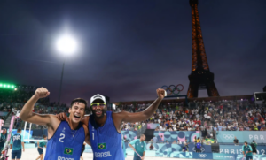 Evandro-e-Arthur-atropelam-holandeses-e-vao-as-quartas-de-final-no-volei-de-praia-300x181-1