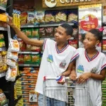 Foto-Amanda-Chung-ASCOM-SEC-Bolsa-presenca-estudantes-supermercado-300x200-1