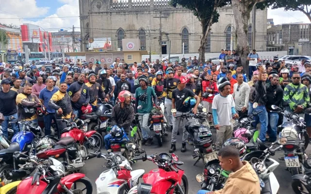 IR5htsX7-Manifestacao-motorista-de-aplicativo-ft-ney-silva-acorda-cidade1-jpg