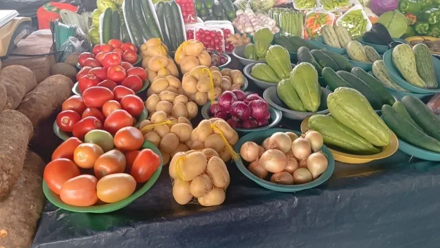 LUIYk2vR-Feirinha-da-Estacao-Nova-verduras-ft-paulo-jose-acorda-cidade-jpg