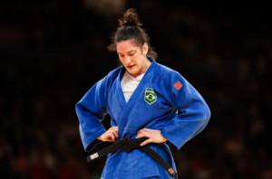 Mayra-Aguiar-FotoMiriam-Jeske-COB-300x198-1