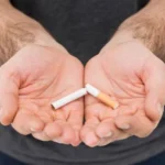 ORA9PmZZ-cigarro-na-mao-de-homem-jpg