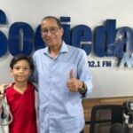 Ouvinte-Mirim-visita-programa-acorda-cidade-Arthur-Levi-Gomes-pai-e-avo-ao-lado-de-Dilton-Coutinho-ft-Daniela-Cardoso-acorda-cidade1-300x205-1