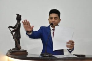 Pastor-Ismael-300x200-1