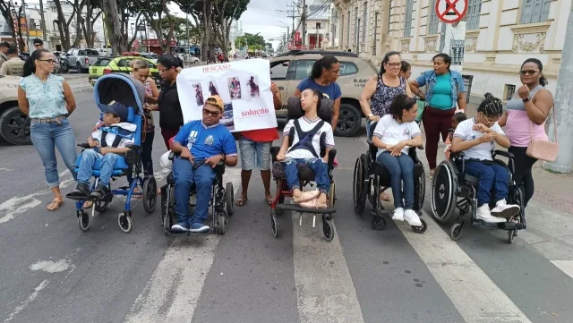 RF0a9Tsw-Cadeirantes-realizam-manifestacao-para-cobrar-acessibilidade-durante-deslocamento-para-realizar-tratamento-em-Salvador-ft-paulo-jose-acorda-cidade1-jpg