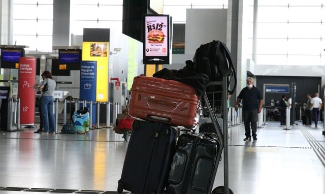 Rovena-Rosa-aeroporto-Brasil-viagem-mala-Agencia-Brasil-640