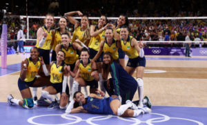 Selecao-feminina-de-volei-comemora-vitoria-sobre-a-Republica-Dominicana-nos-Jogos-Olimpicos-Paris-2024-300x181-1