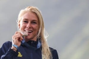 Tatiana-Weston-Webb-vibra-com-a-conquista-da-prata-nos-Jogos-Olimpicos-Foto-William-Lucas-COB-300x200-1