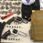 apreensao-de-drogas-e-armas-traficantes-sao-presos-300x179-1