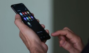 celular-Tania-Rego-ft-ag-Brasil-300x179-1