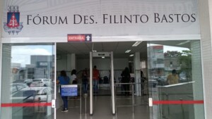 frente-do-forum-desembargador-filinto-bastos-em-feira-de-santa-foto-paulo-jose-acorda-cidade-300x169-1