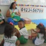 professores-e-criancas-da-rede-municipal-ft-jorge-magalhaes-300x151-1