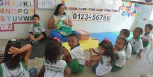 professores-e-criancas-da-rede-municipal-ft-jorge-magalhaes-300x151-1