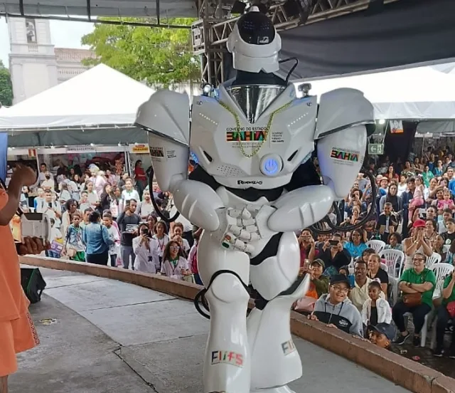 qtMZkVZJ-Robozao-da-Secti-na-17a-da-Flifs-ft-paulo-jose-acorda-cidade6-jpg