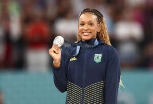 rebeca-andrade-medalha-de-prata-olimpiadas1-300x204-1