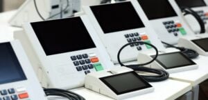 urnas-eletronicas-foto-tse-urna-300x145-1