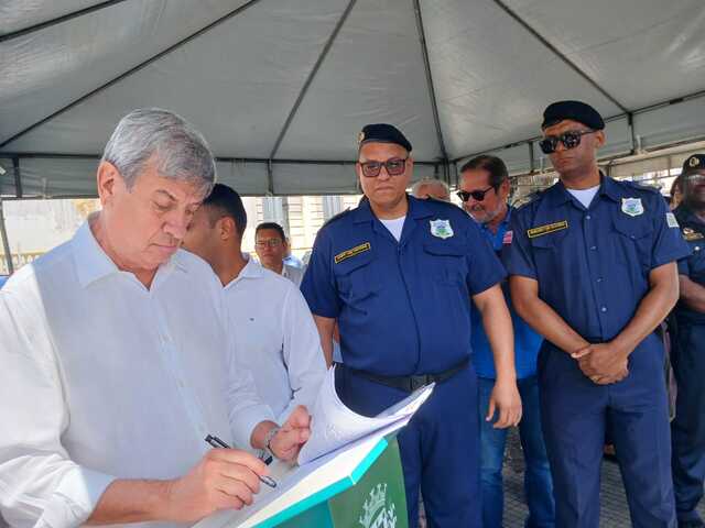 33pS31sC-Prefeito-assina-decreto-que-atualiza-o-estatuto-da-Guarda-Municipal-projeto-vai-ser-enviado-para-Camara-1