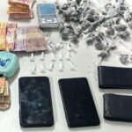 54qwSkSI-dinheiro-e-droga-apreendida