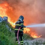 Bombeiros-tentam-controlar-incendio-em-Camacari-Foto-Jean-Victor-Arquivo