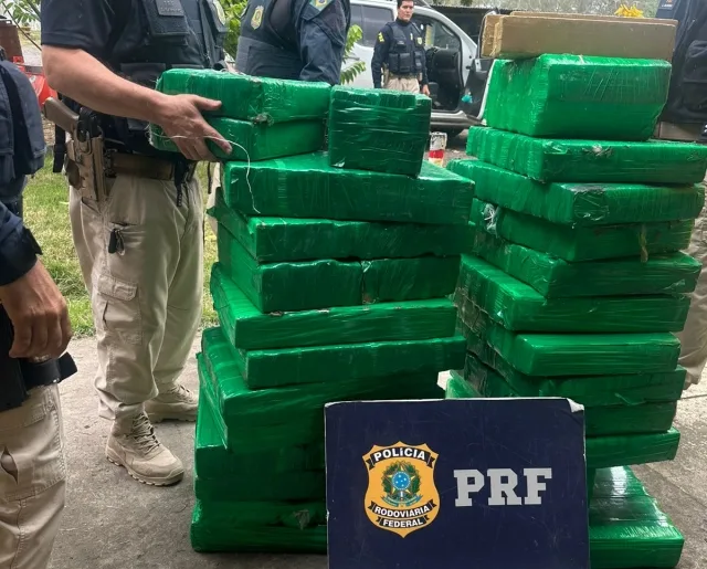 Dw6N5c3g-Apreensao-de-maconha-pela-PRF-jpg