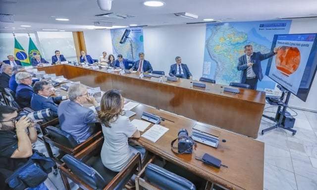 FTNfjR2Y-reuniao-com-Lula