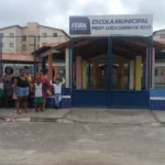 JuUqLkPZ-Pais-de-alunos-fazem-manifestacao-devido-a-falta-de-aula-na-Escola-Municipal-Luisa-Carmo-de-Jesus-jpg