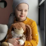 LeJmakGU-Setembro-Dourado_-crianca-cancer-Credito-Freepik-jpg