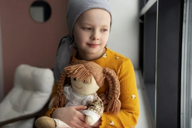 LeJmakGU-Setembro-Dourado_-crianca-cancer-Credito-Freepik-jpg