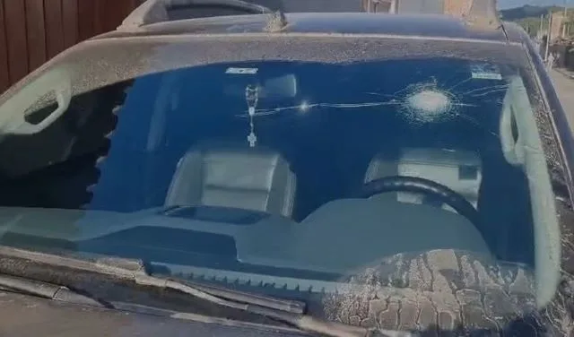 QZiYDwED-para-brisa-carro-atingido-disparos-arma-de-fogo-foto-reproducao-g1-jpg