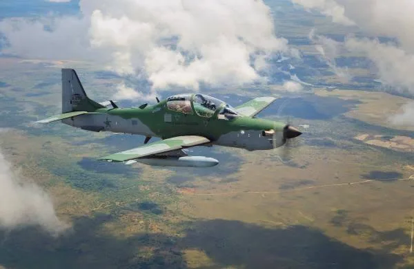 YpnTC6KB-aviao-fab-jpeg
