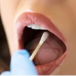 ZZBKwc2w-boca-dentista-exame-saliva-foto-agencia-einsten