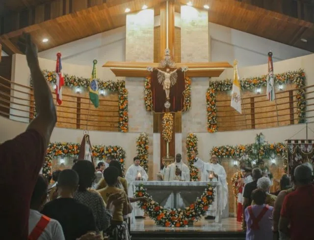 Zwkihreg-altar-igreja-catolica-Foto-Pascom-Igreja-Senhor-do-Bonfim-jpg