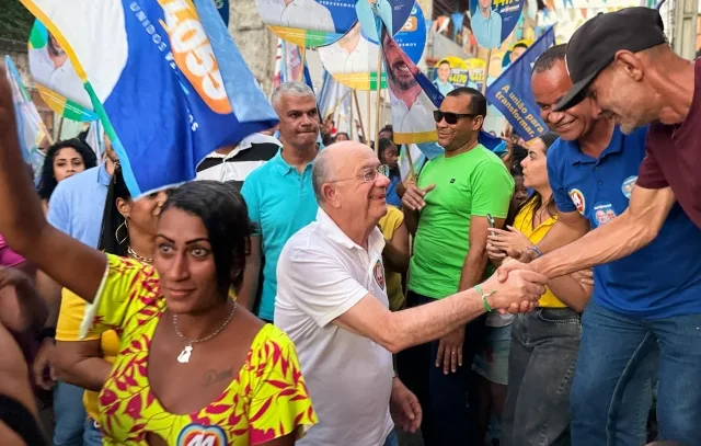 cbQaGZm0-Campanha-de-Jose-Ronaldo-na-Favela-do-Horto-jpg