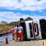 g6Na8vva-acidente-com-carreta-no-sudoeste-baiano-jpg