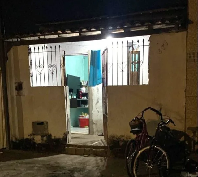 ioyDnIqG-casa-jovem-morto-no-sofa-foto-recebida-pelo-whatsapp-1-jpg