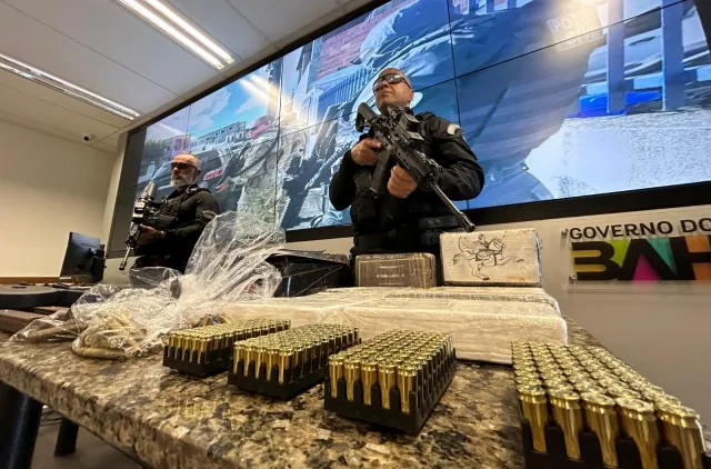 j9dufR60-apreensao-de-armas-fuzis-jpg