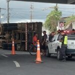 kLyGGzxi-Caminhao-tomba-embaixo-do-viaduto