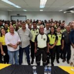 m7wao214-prefeito-colbert-com-agentes-de-transito-Foto-Valto-Novaes