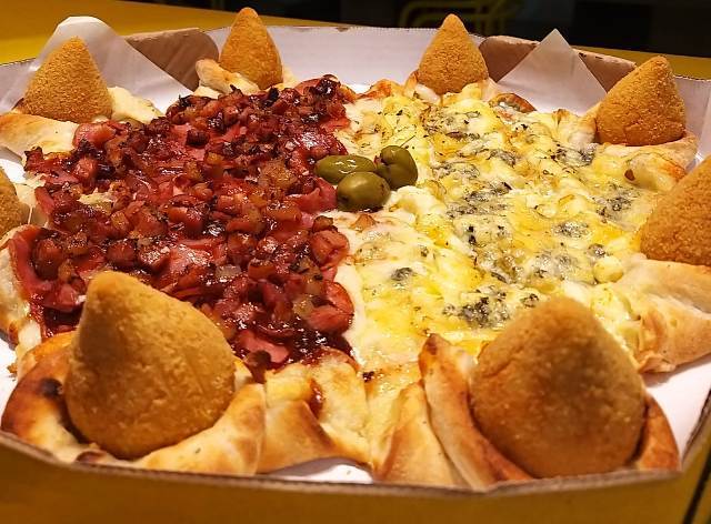 pizza-com-borda-de-coxinha-foto-ney-silva-acorda-cidade